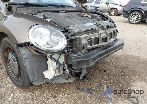 2013 Volkswagen Beetle 2.5L z USA, uszkodzony, nr VIN 3VWJX7AT0DM677373